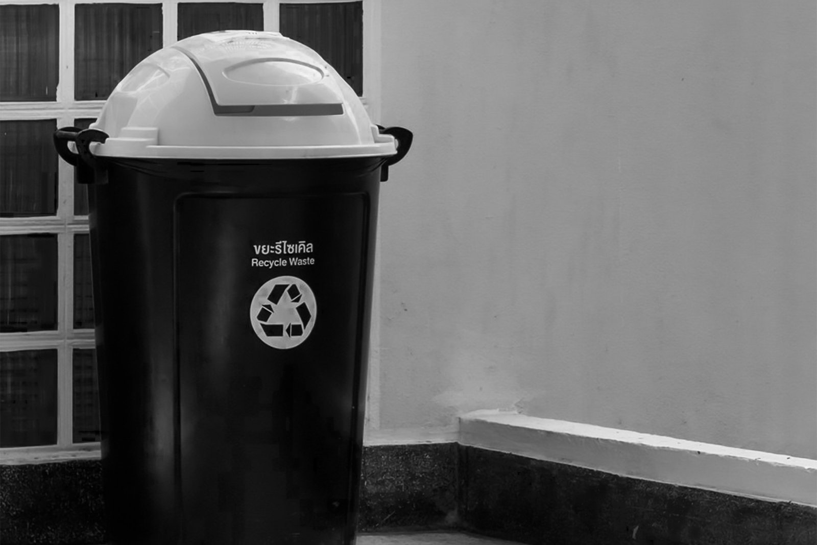 Mülleimer wird gereinigt